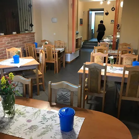 Aura Spicak, Nektere Se Saunou 4*
