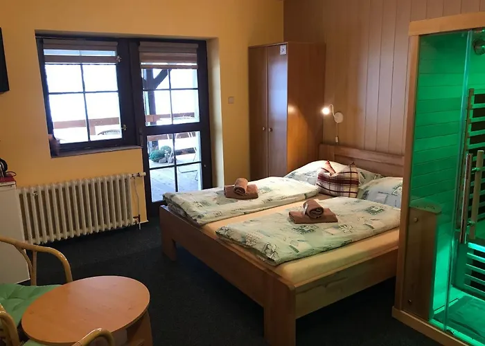 Aura Spicak, Nektere Se Saunou Konukevi 4*