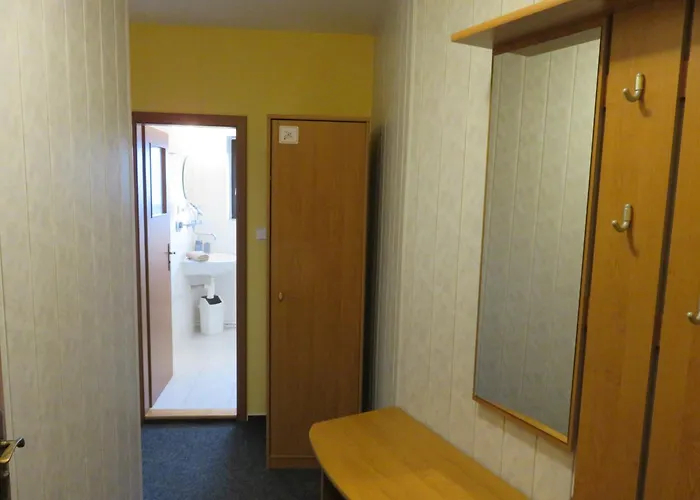 Aura Spicak, Nektere Se Saunou Konukevi 4*