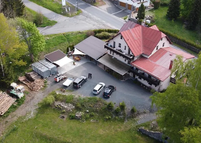 Aura Spicak, Nektere Se Saunou Konukevi 4*